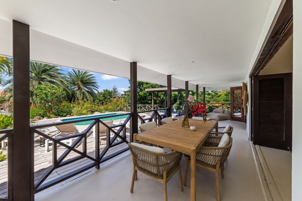 The dining table on the covered veranda